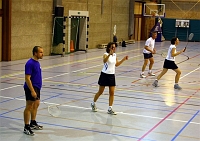  Mooi zo meisjes, racketje netjes omhoog!  En de jongens... wat lui mannen?
